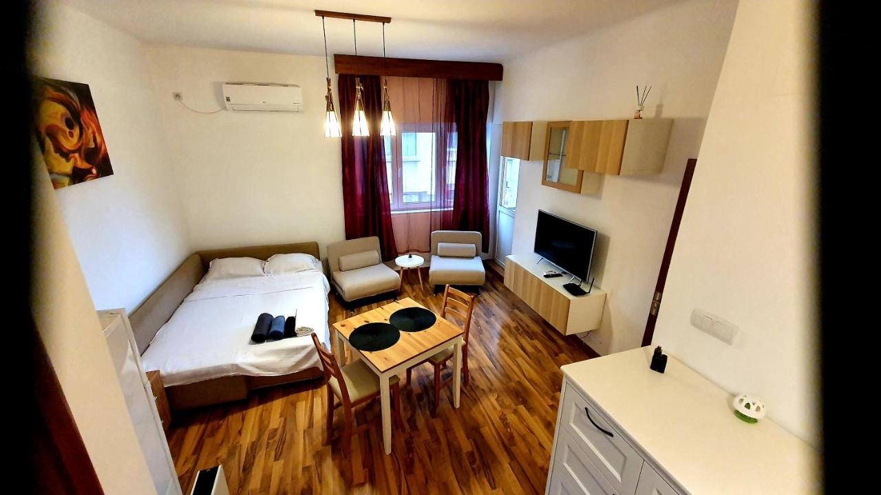 Ultracentral Apartament With Balcony - Old Town Bucarest Exterior foto